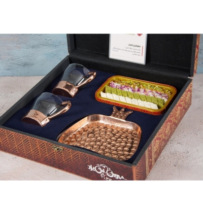 باکس چوبی شکوه آیین(فنجان مس+بشقاب مس+4 لوز کوچک)